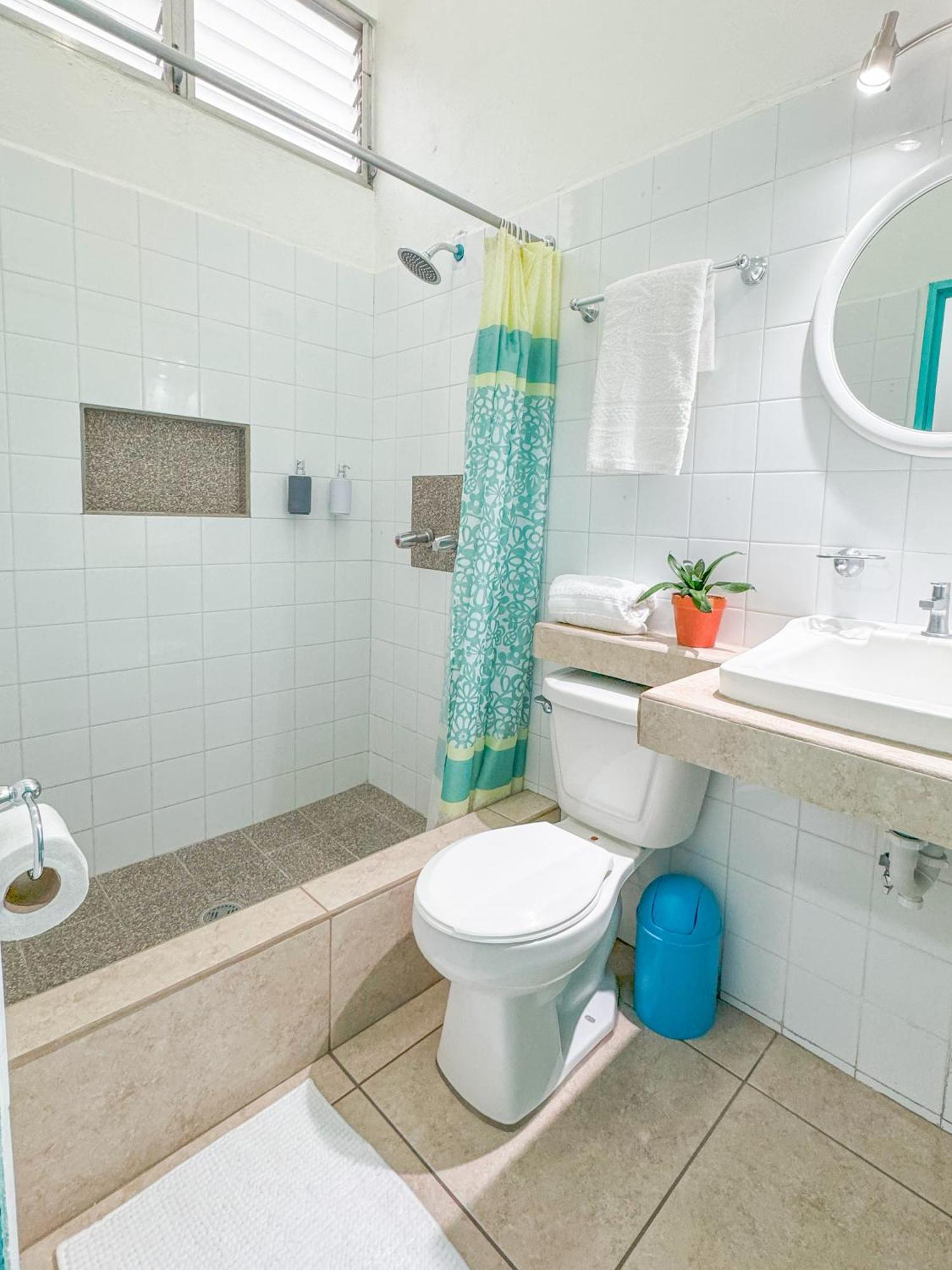 Hotel Petenchel Флорес Екстериор снимка