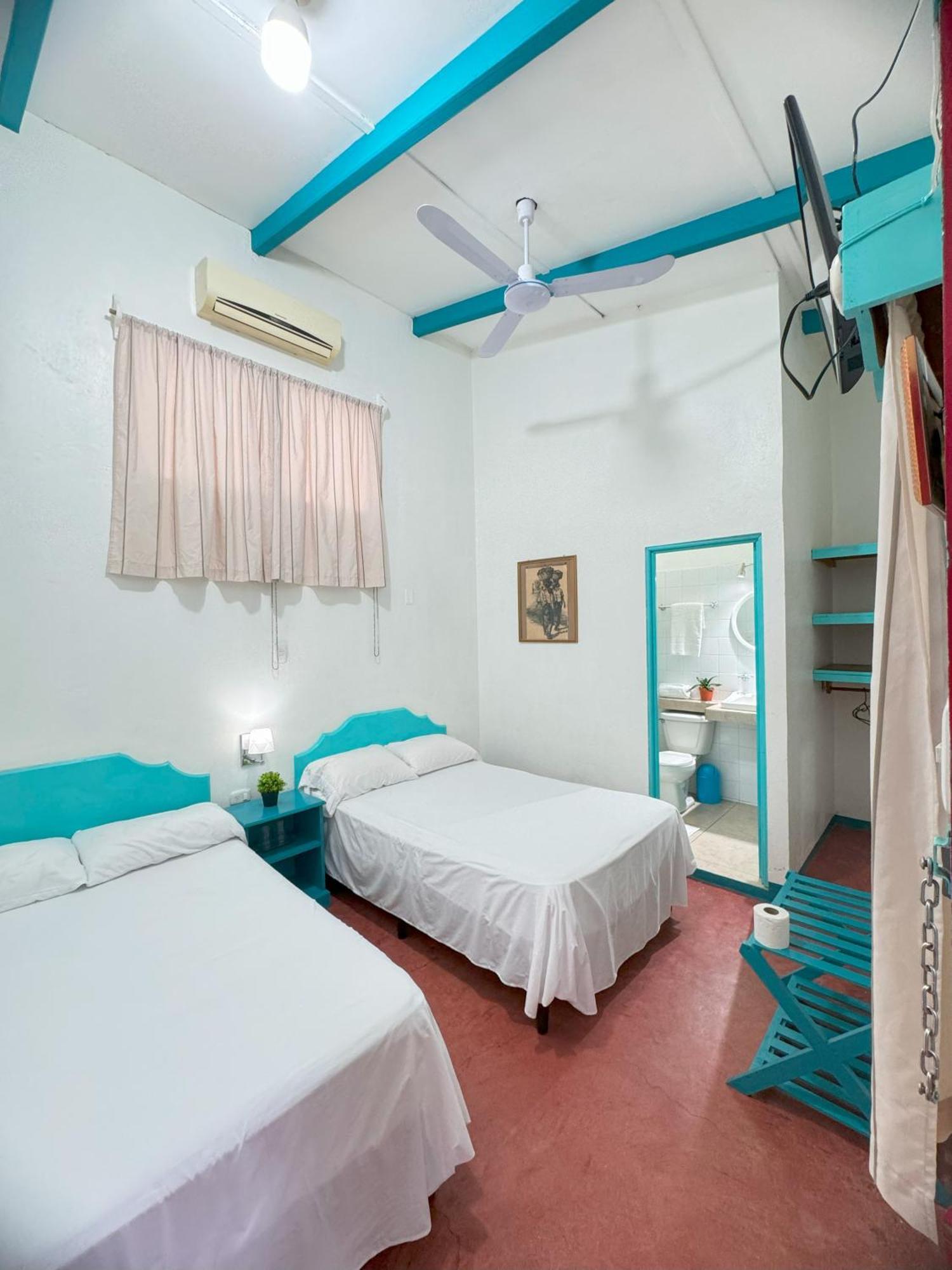 Hotel Petenchel Флорес Екстериор снимка