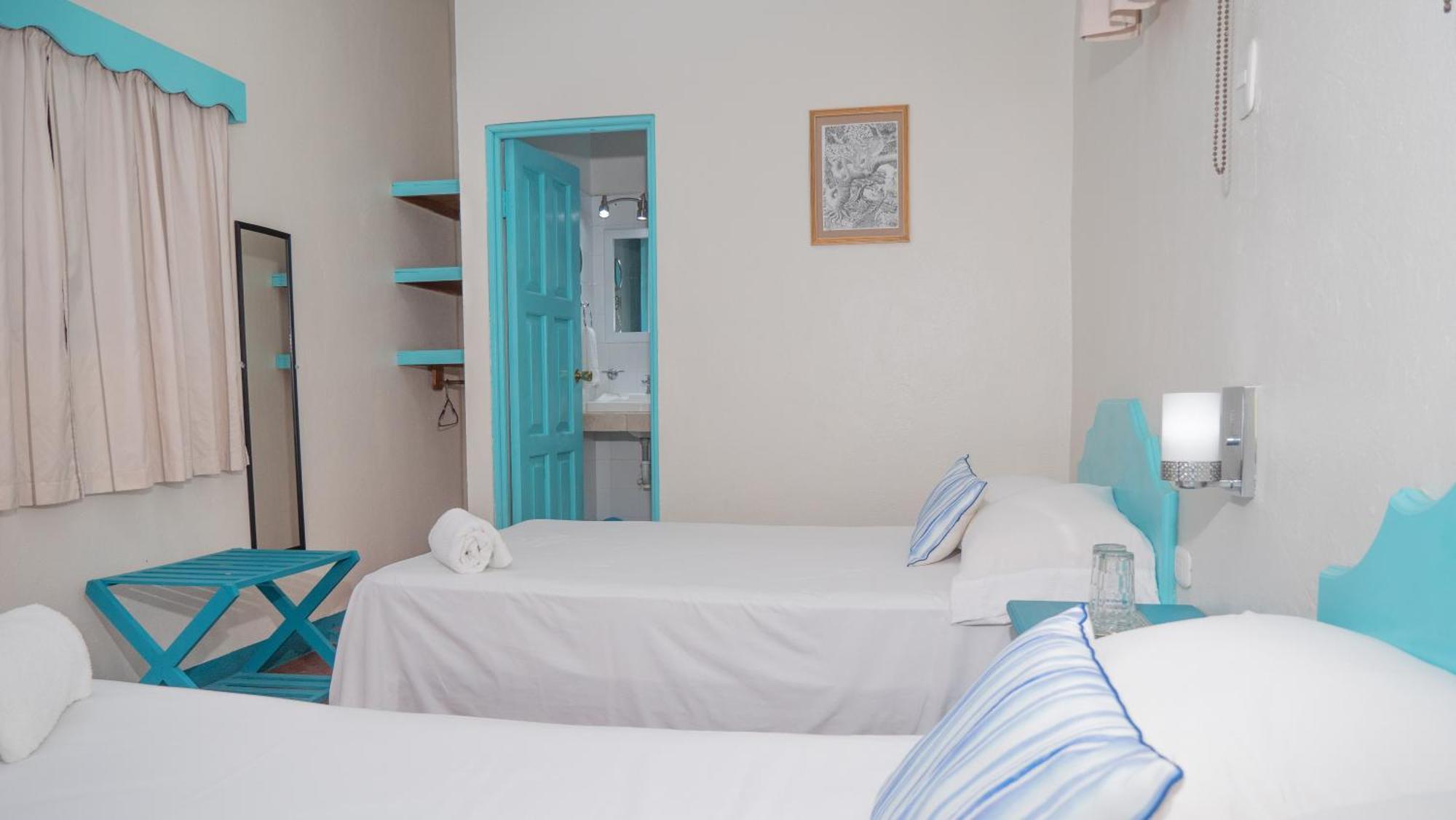 Hotel Petenchel Флорес Екстериор снимка