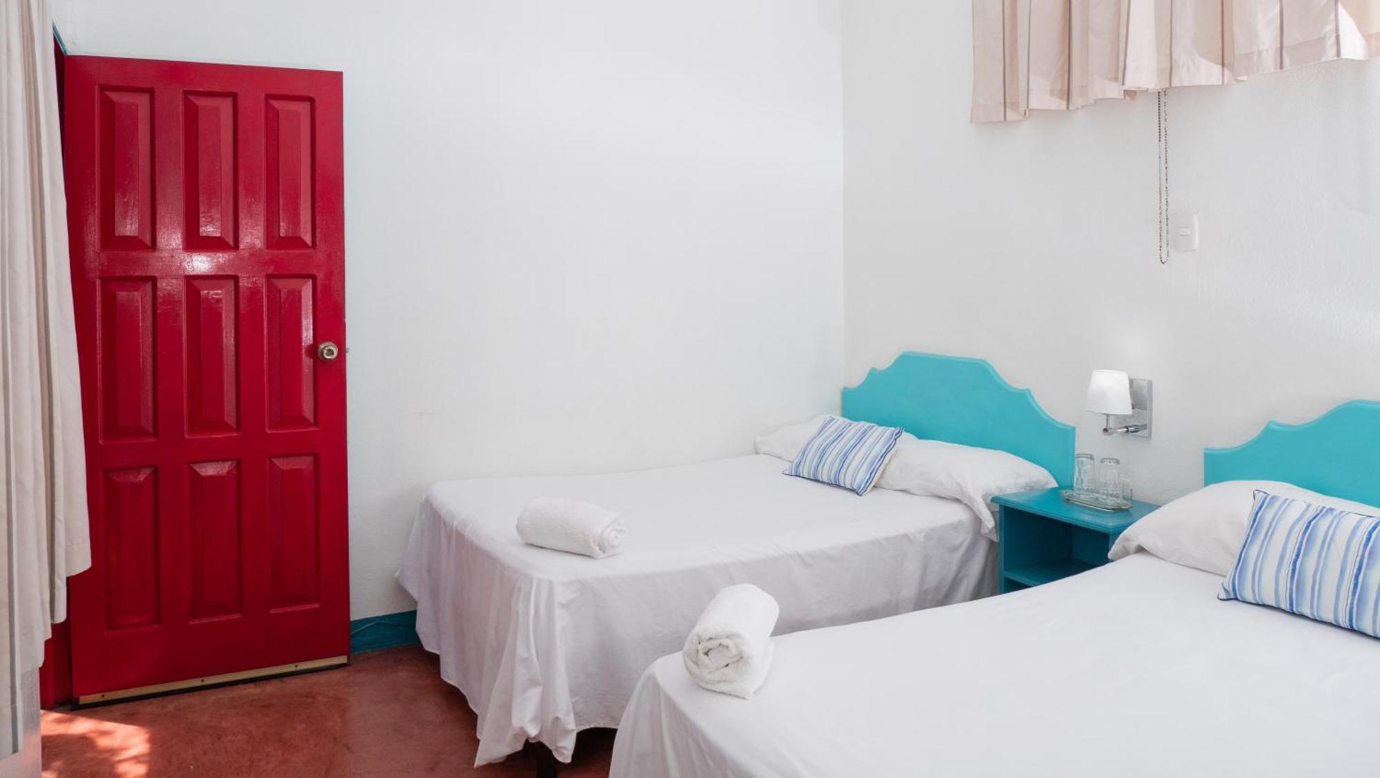 Hotel Petenchel Флорес Екстериор снимка